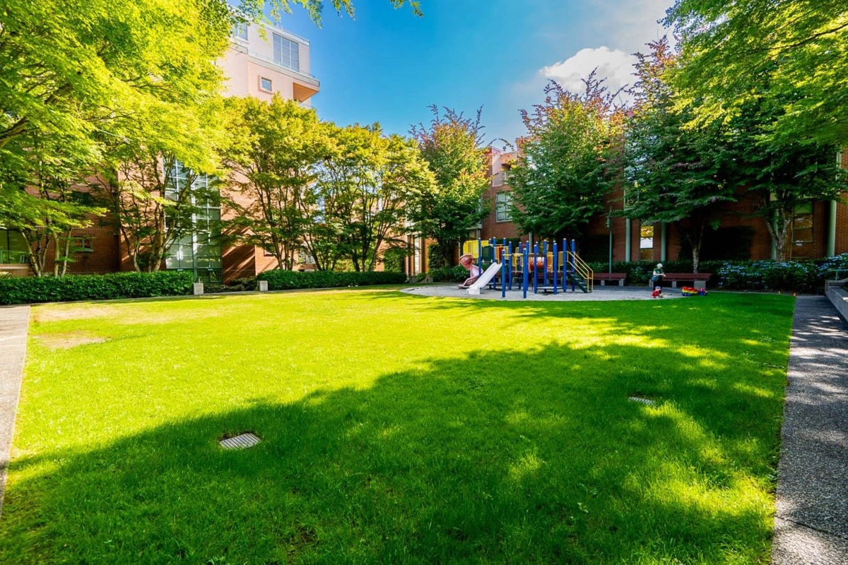 Swimming Pool Photo of 408 503 W 16th Avenue, Vancouver, BC