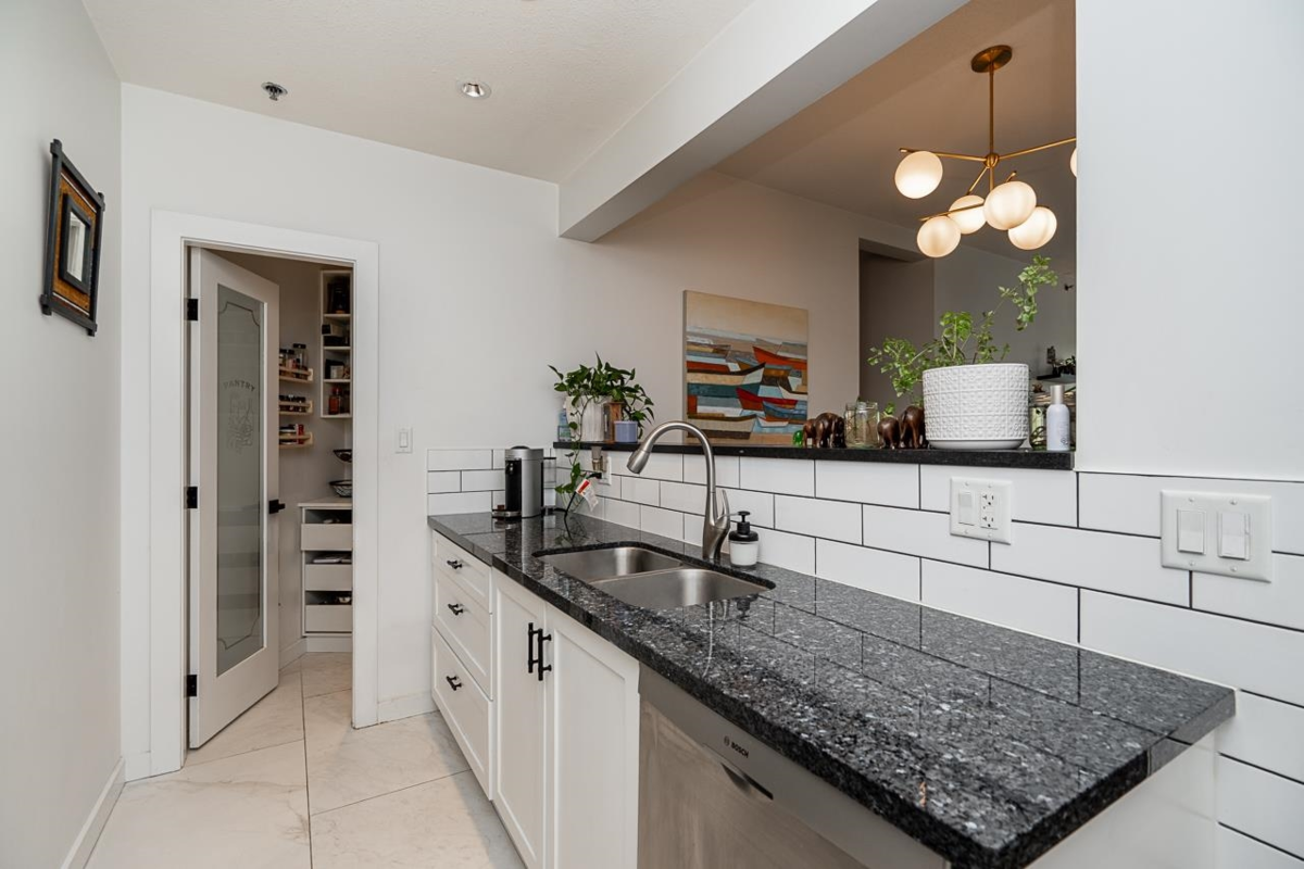 Walk-In Closet Photo of 408 503 W 16th Avenue, Vancouver, BC