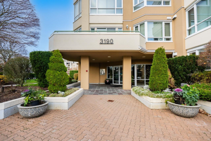 402 3190 Gladwin Road, Abbotsford, BC, Abbotsford — Apartment/Condo for sale