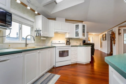 Kitchen Island Photo of 33 2035 Martens Street, Abbotsford, BC