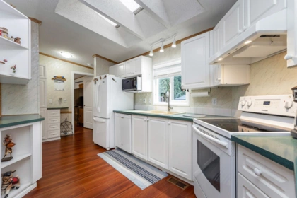 Kitchen Photo of 33 2035 Martens Street, Abbotsford, BC