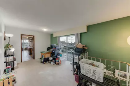 Powder Room Photo of 500 Gilmore Avenue, Burnaby, BC