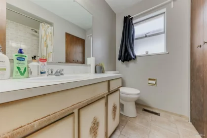 Walk-In Closet Photo of 500 Gilmore Avenue, Burnaby, BC