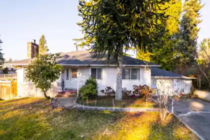 22023 Lougheed Highway, Maple Ridge, BC, Maple Ridge — Single Family Residence for sale