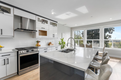 Kitchen Island Photo of 34008 Barker Court, Mission, BC