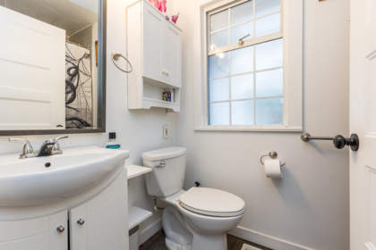 Guest Bathroom Photo of 33944 Mccrimmon Drive, Abbotsford, BC