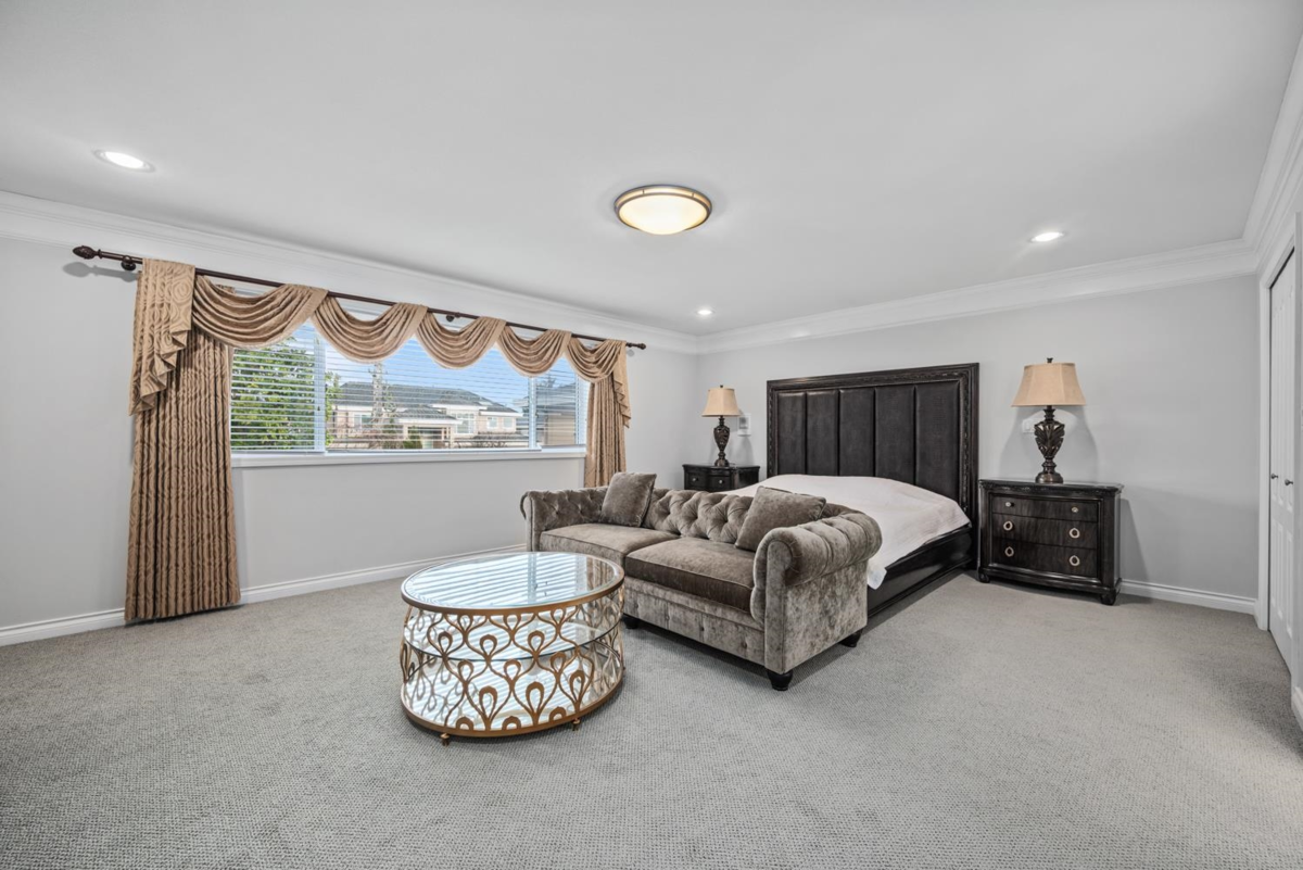 Entry Foyer Photo of 6611 Mang Road, Richmond, BC