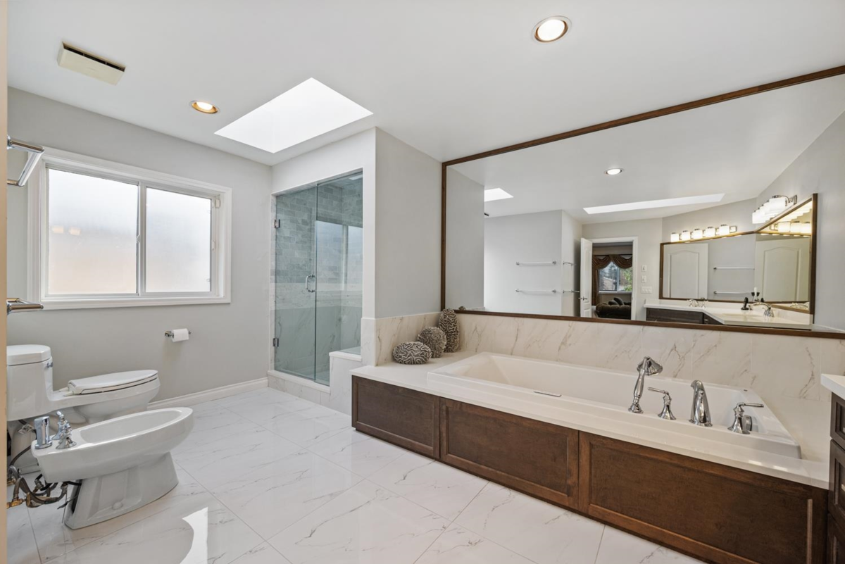 Hallway Photo of 6611 Mang Road, Richmond, BC