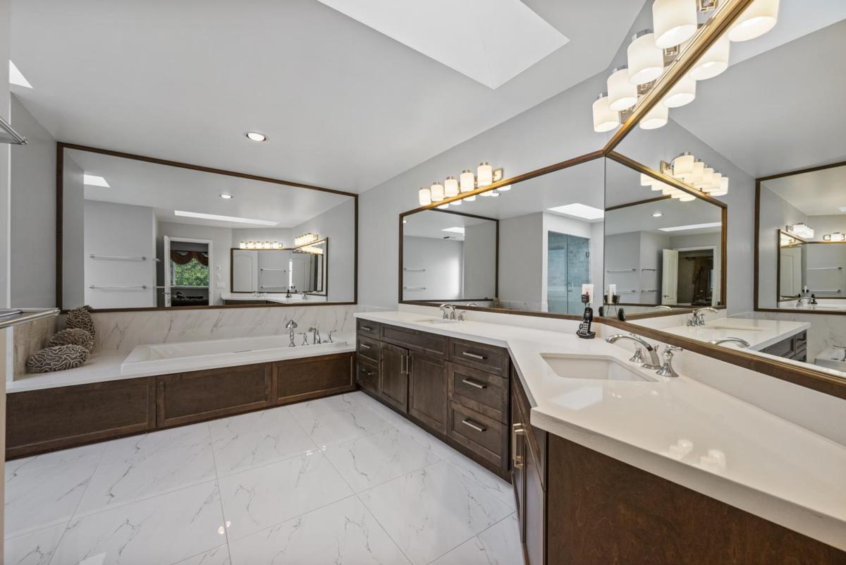 Staircase Photo of 6611 Mang Road, Richmond, BC