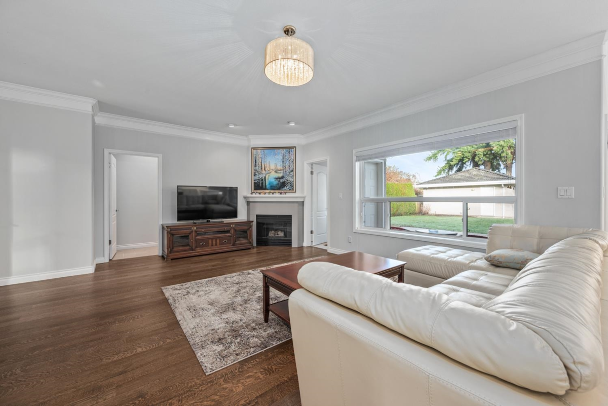 Walk-In Closet Photo of 6611 Mang Road, Richmond, BC