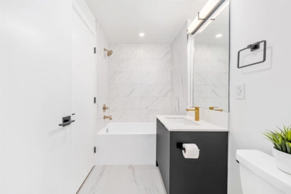 Guest Bathroom Photo of 101 15353 17 Avenue, Surrey, BC