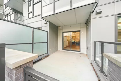 Mudroom Photo of 101 15353 17 Avenue, Surrey, BC