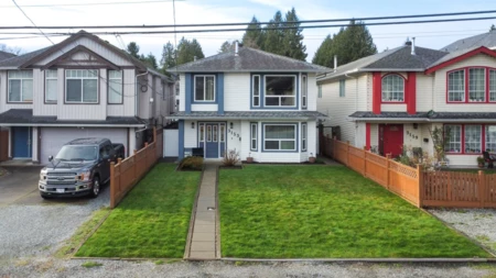 Swimming Pool Photo of 3153 Jervis Street, Port Coquitlam, BC
