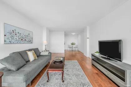 1812 2016 Fullerton Avenue, North Vancouver, BC