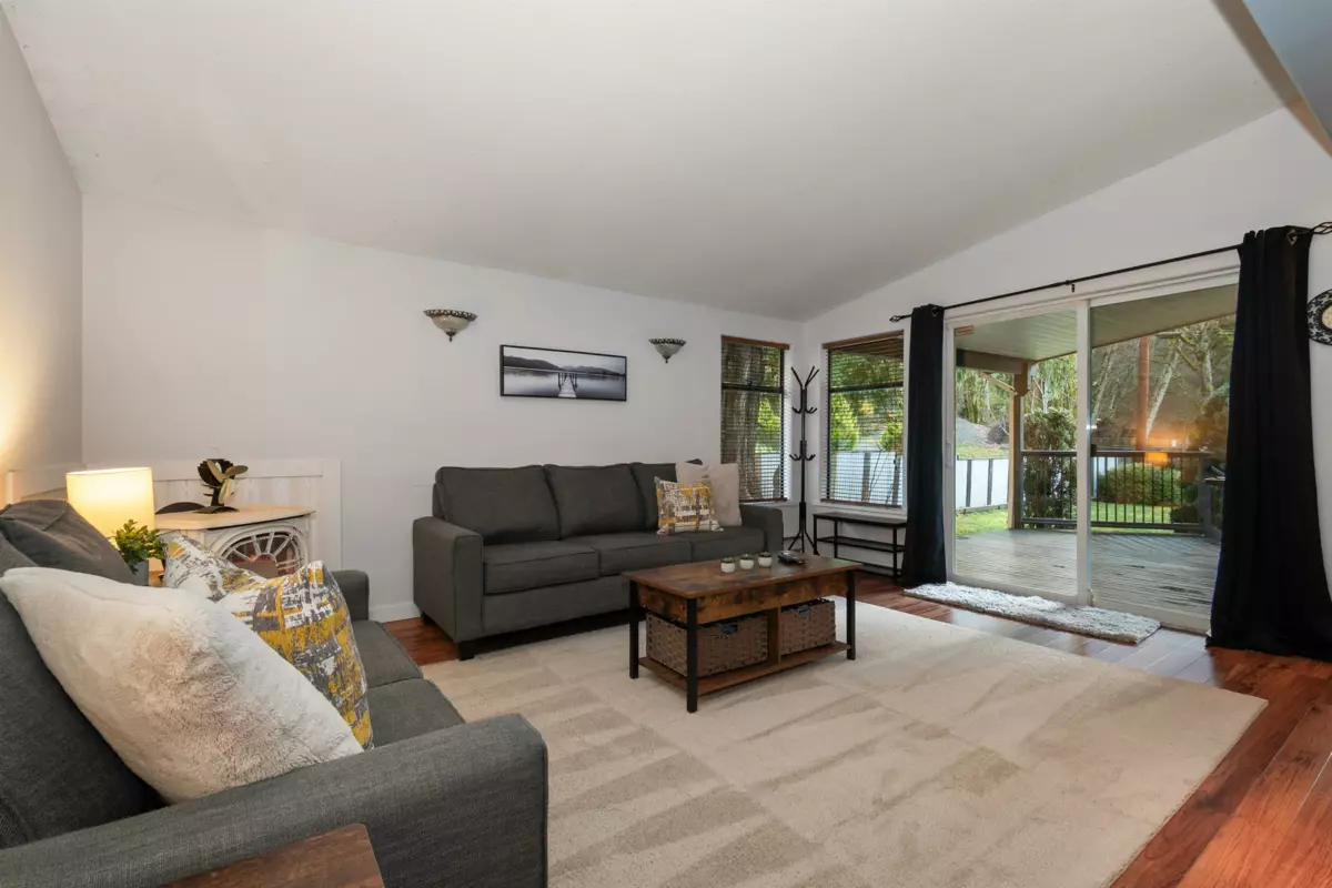 Dining Area Photo of 66665 Stephens Road, Hope, BC