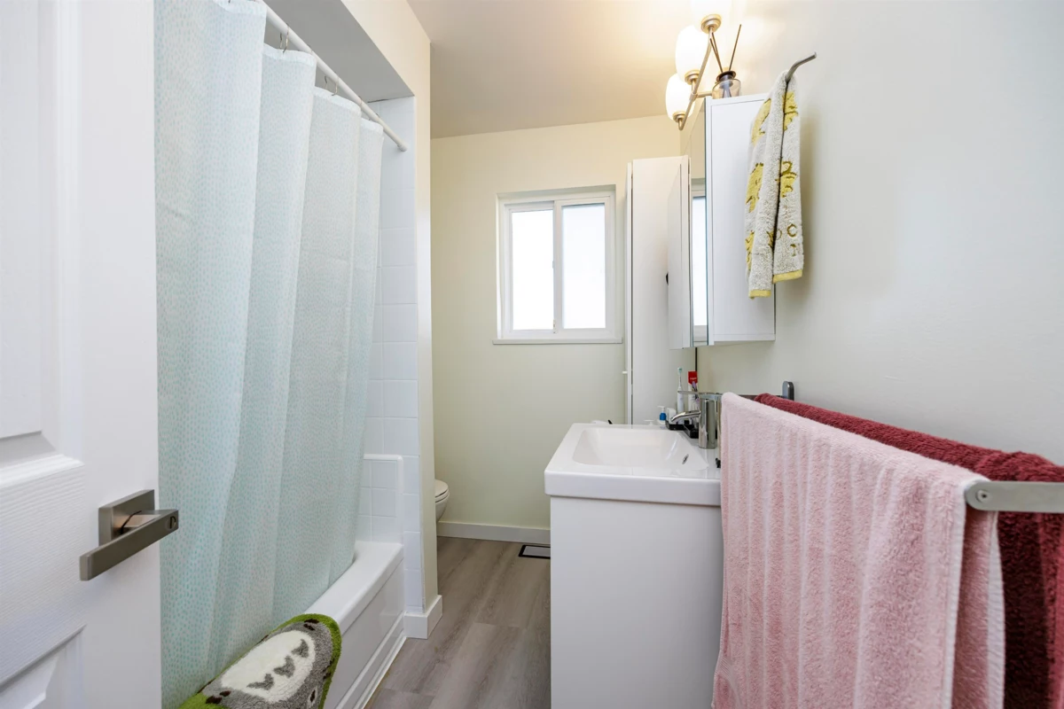 Guest Bathroom Photo of 5761 Culloden Street, Vancouver, BC