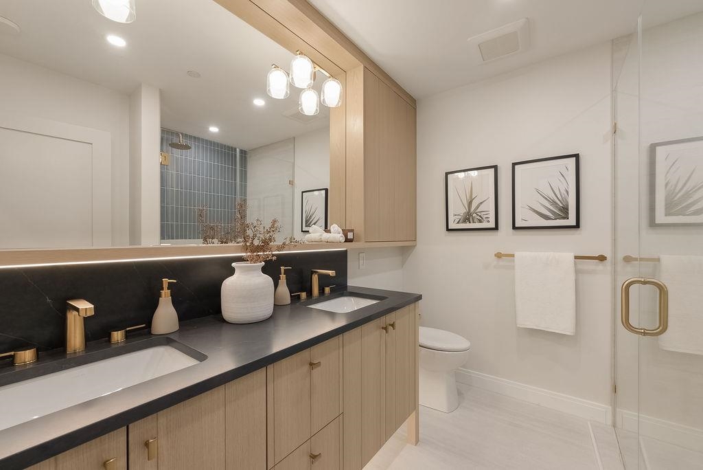 Powder Room Photo of 2540 Grant Street, Vancouver, BC