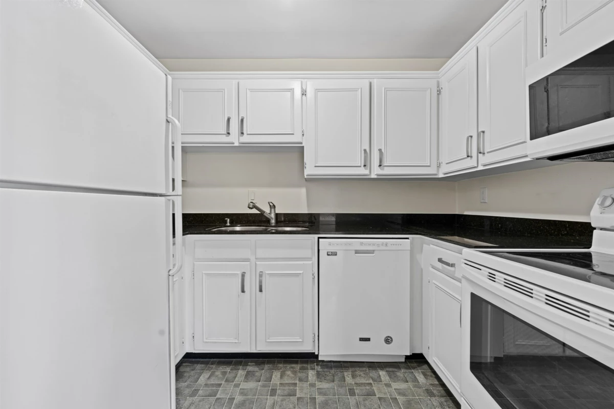 Kitchen Photo of 306 1260 W 10th Avenue, Vancouver, BC