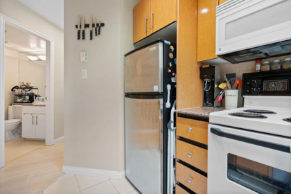 Kitchen Photo of 609 1189 Howe Street, Vancouver, BC