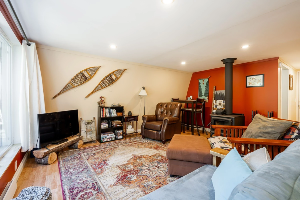 Kitchen Island Photo of 5362 W Paulsen Road, Chilliwack, BC