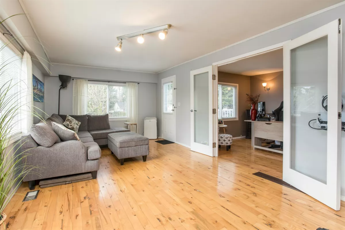 Dining Area Photo of 12122 261 Street, Maple Ridge, BC