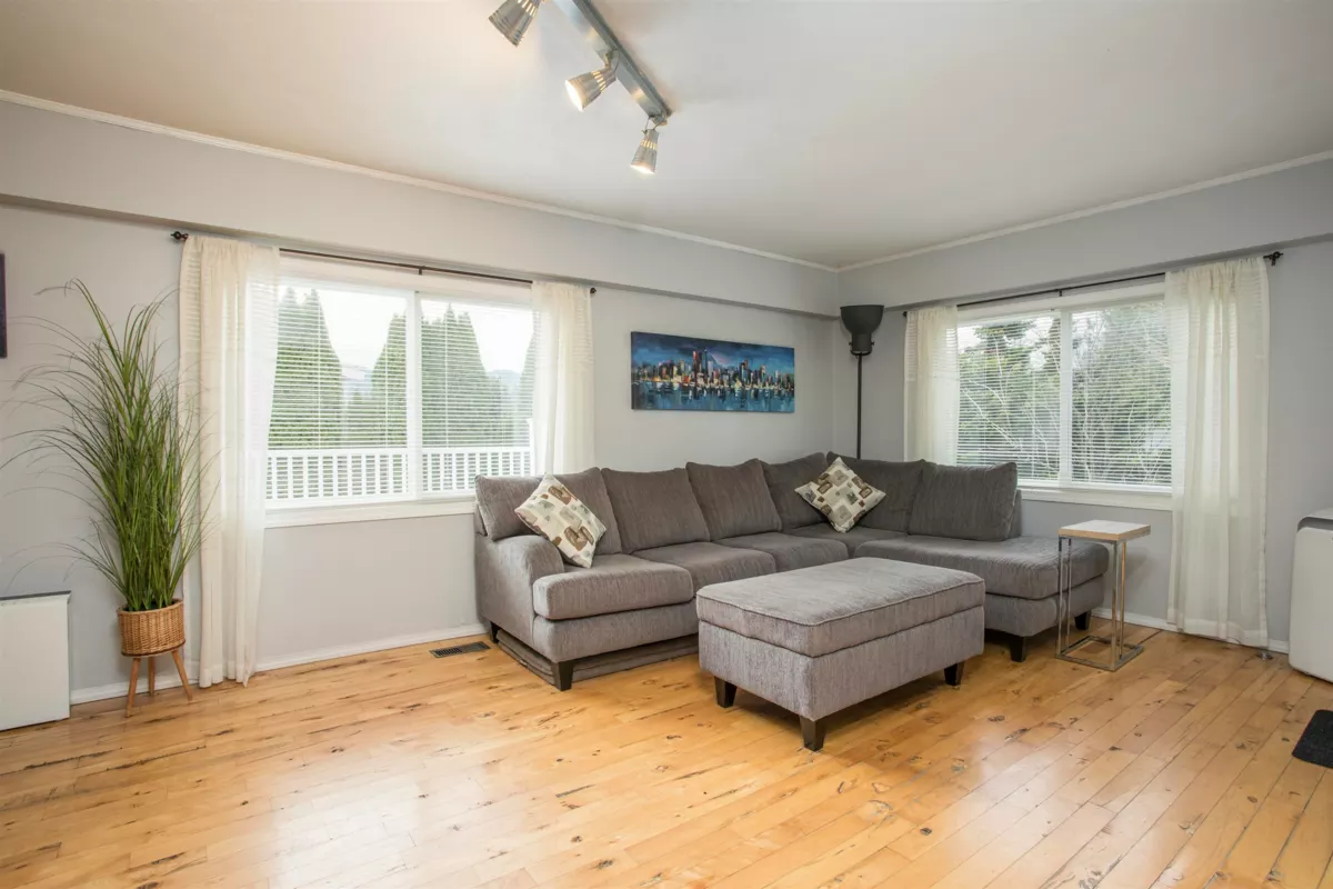 Family Room Photo of 12122 261 Street, Maple Ridge, BC