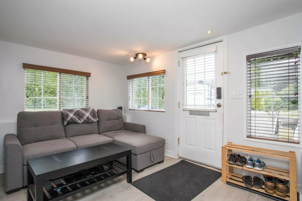 Hallway Photo of 12122 261 Street, Maple Ridge, BC