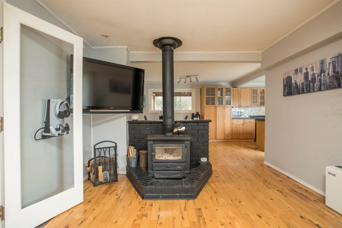 Kitchen Island Photo of 12122 261 Street, Maple Ridge, BC