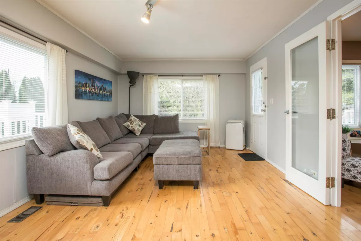 Kitchen Photo of 12122 261 Street, Maple Ridge, BC