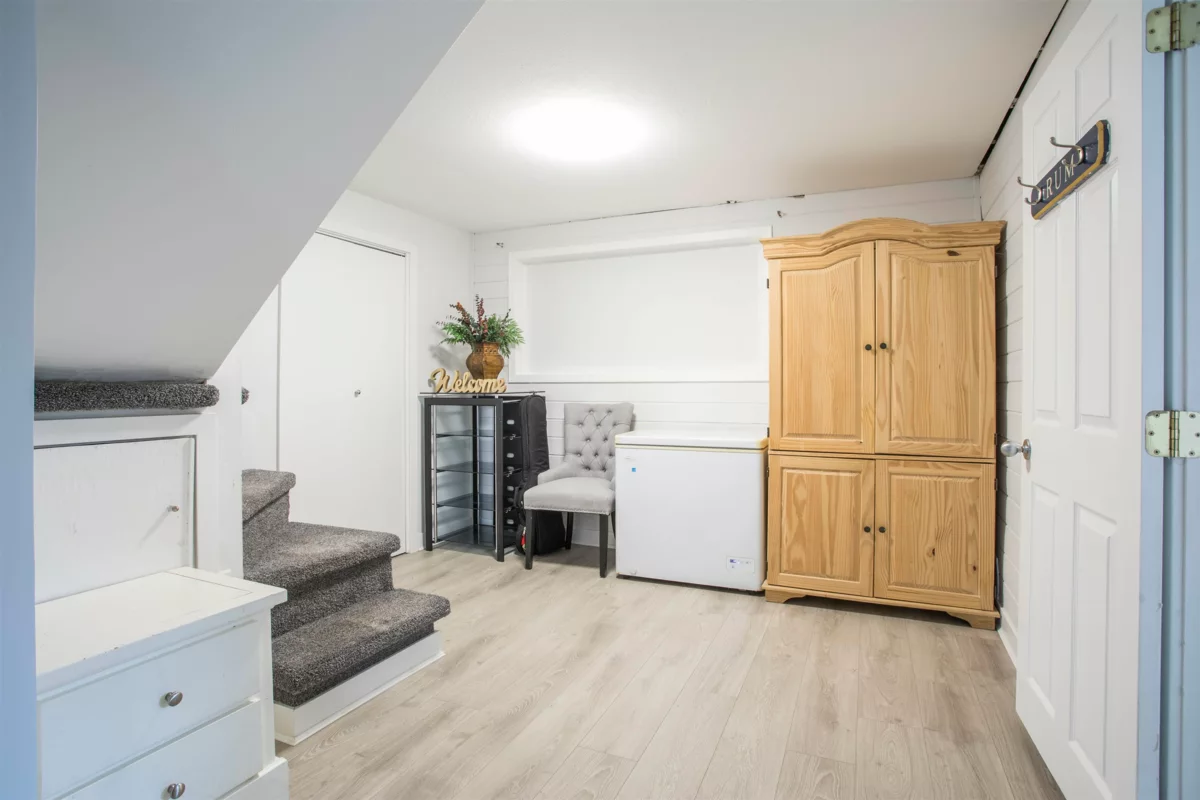 Laundry Room Photo of 12122 261 Street, Maple Ridge, BC