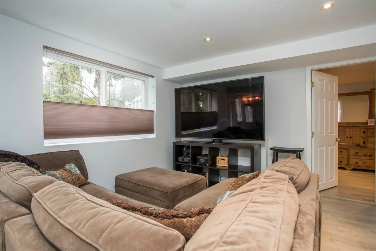 Mudroom Photo of 12122 261 Street, Maple Ridge, BC