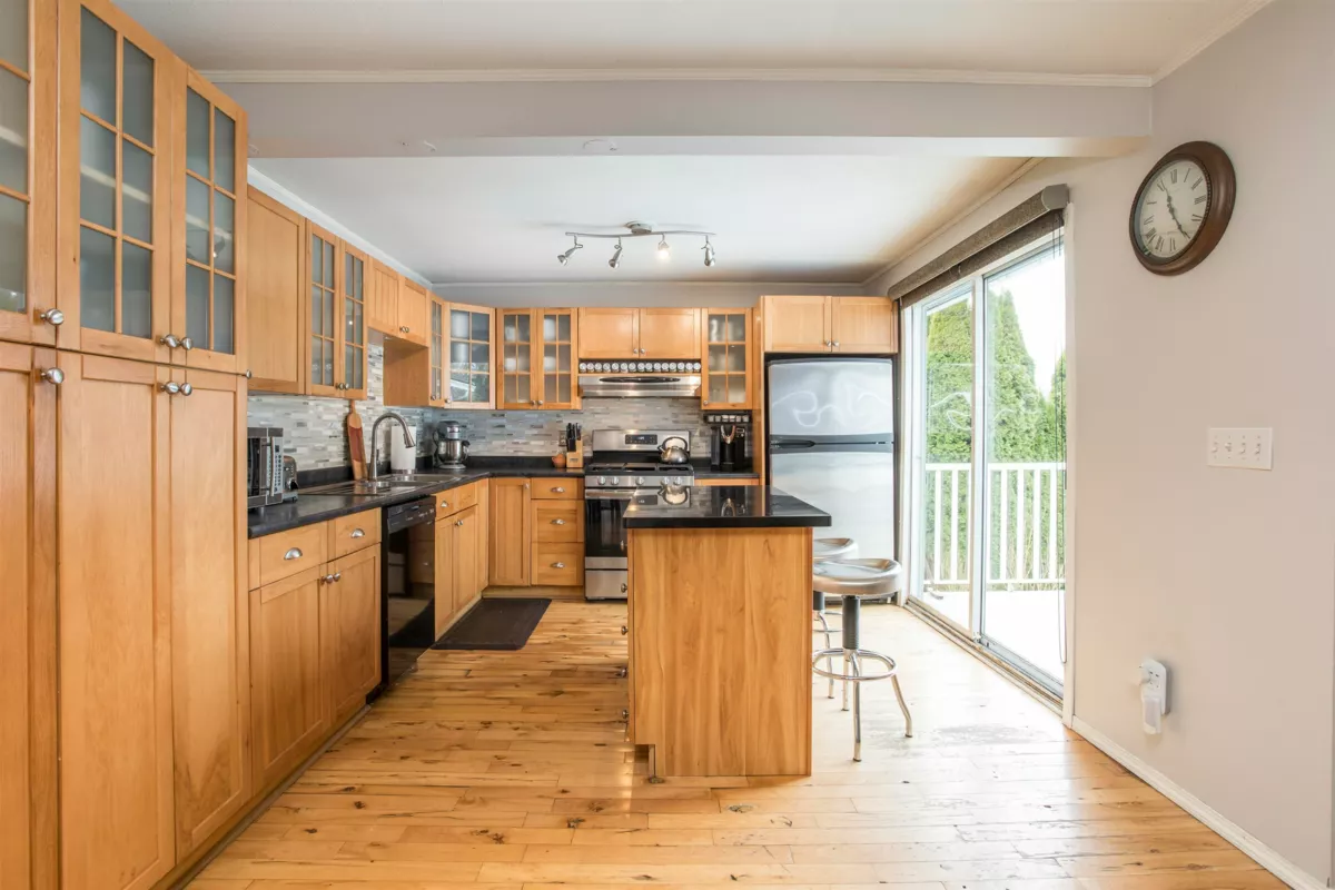 Primary Bathroom Photo of 12122 261 Street, Maple Ridge, BC