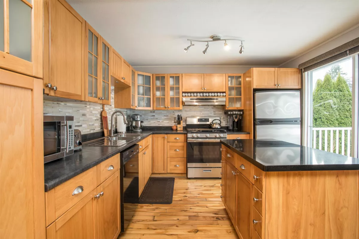 Primary Bedroom Photo of 12122 261 Street, Maple Ridge, BC