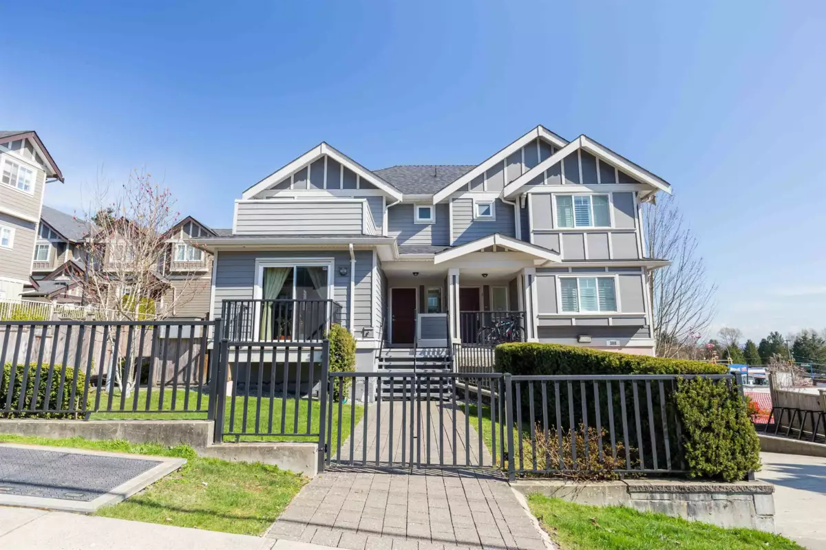 Entry Foyer Photo of 3 388 Ellesmere Avenue, Burnaby, BC