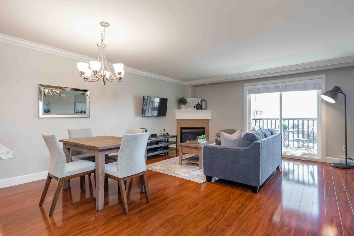 Kitchen Island Photo of 3 388 Ellesmere Avenue, Burnaby, BC