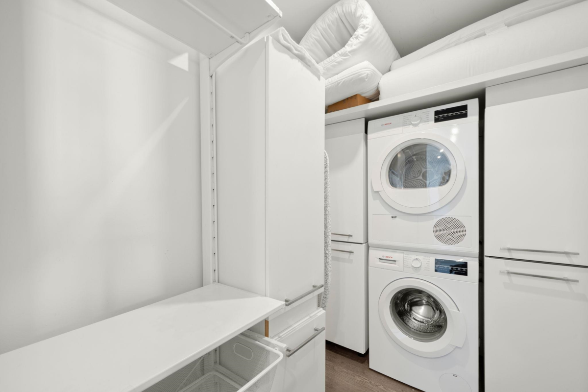 Breakfast Nook Photo of 3705 928 Beatty Street, Vancouver, BC