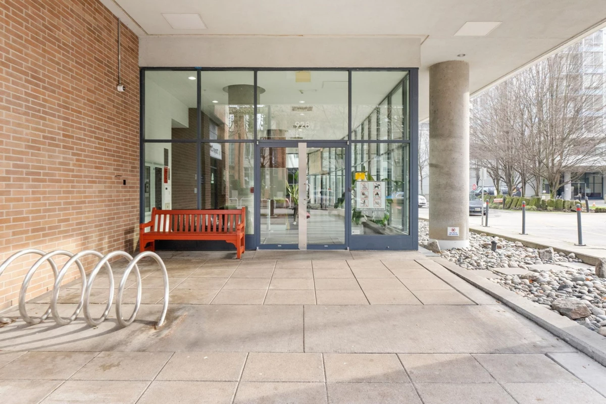 Walk-In Closet Photo of 3705 928 Beatty Street, Vancouver, BC