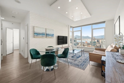 3705 928 Beatty Street, Vancouver, BC