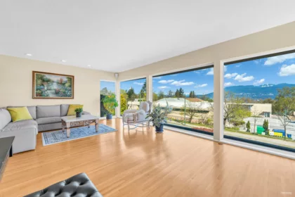 Breakfast Nook Photo of 4060 W 10th Avenue, Vancouver, BC