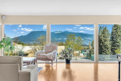 Kitchen Island Photo of 4060 W 10th Avenue, Vancouver, BC