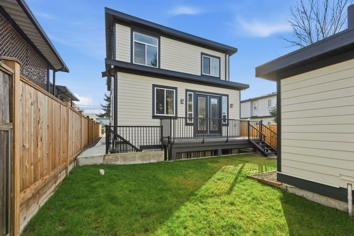 Entry Foyer Photo of 8233 114 Street, Delta, BC