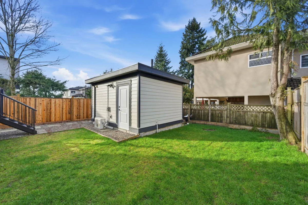 Staircase Photo of 8233 114 Street, Delta, BC