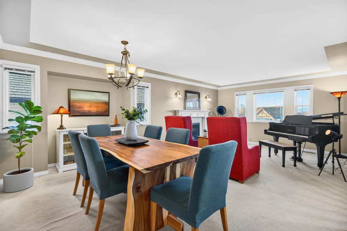 Kitchen Island Photo of 21628 47a Avenue, Langley, BC
