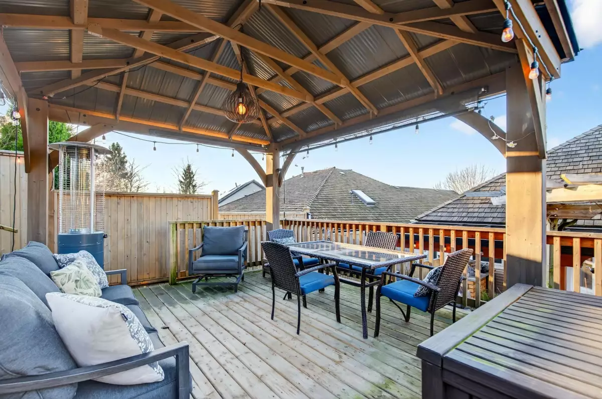 Laundry Room Photo of 21628 47a Avenue, Langley, BC