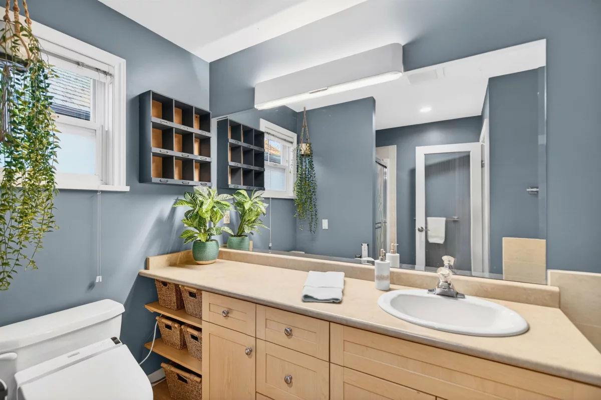 Walk-In Closet Photo of 21628 47a Avenue, Langley, BC