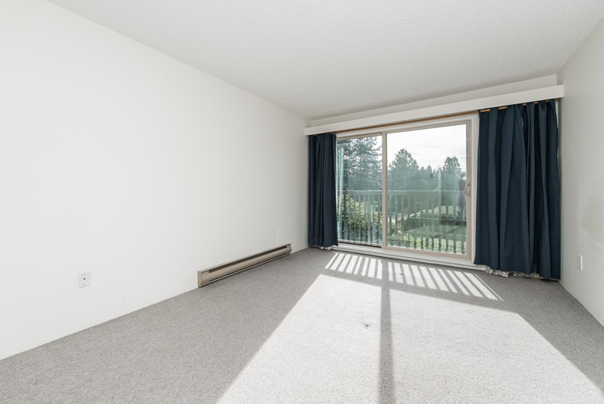 Entry Foyer Photo of 216 9847 Manchester Drive, Burnaby, BC