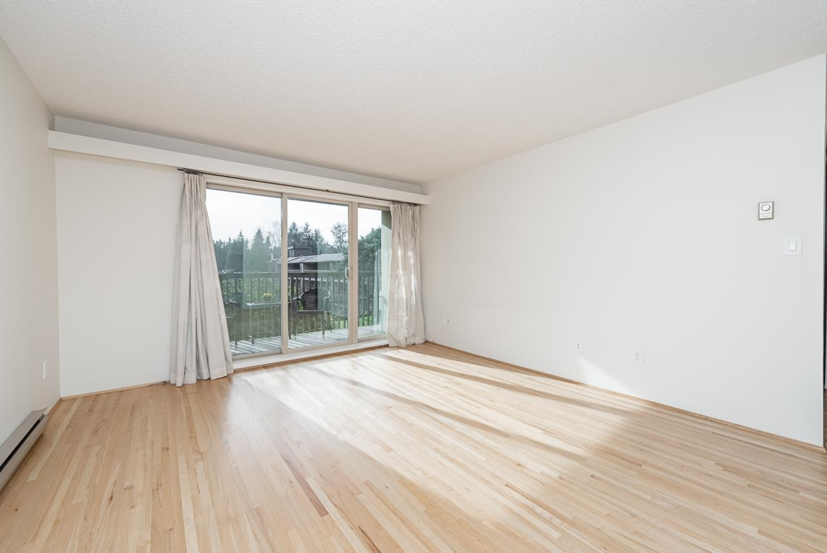 Guest Bathroom Photo of 216 9847 Manchester Drive, Burnaby, BC