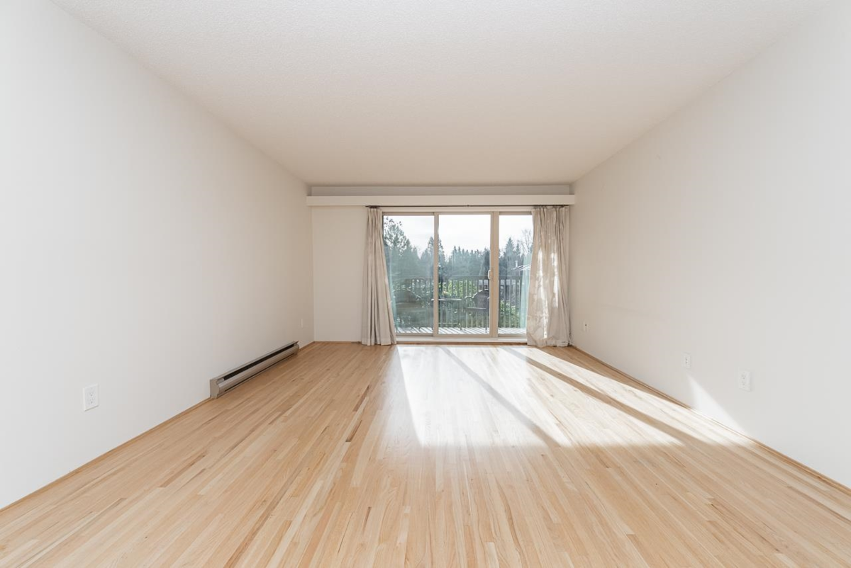 Laundry Room Photo of 216 9847 Manchester Drive, Burnaby, BC
