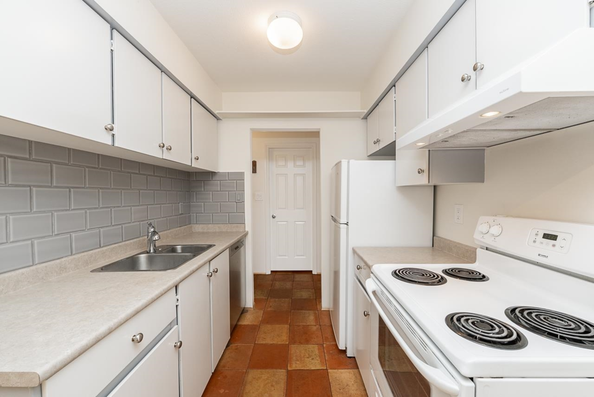 Primary Bathroom Photo of 216 9847 Manchester Drive, Burnaby, BC