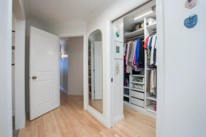 Guest Bathroom Photo of 9 35931 Empress Drive, Abbotsford, BC